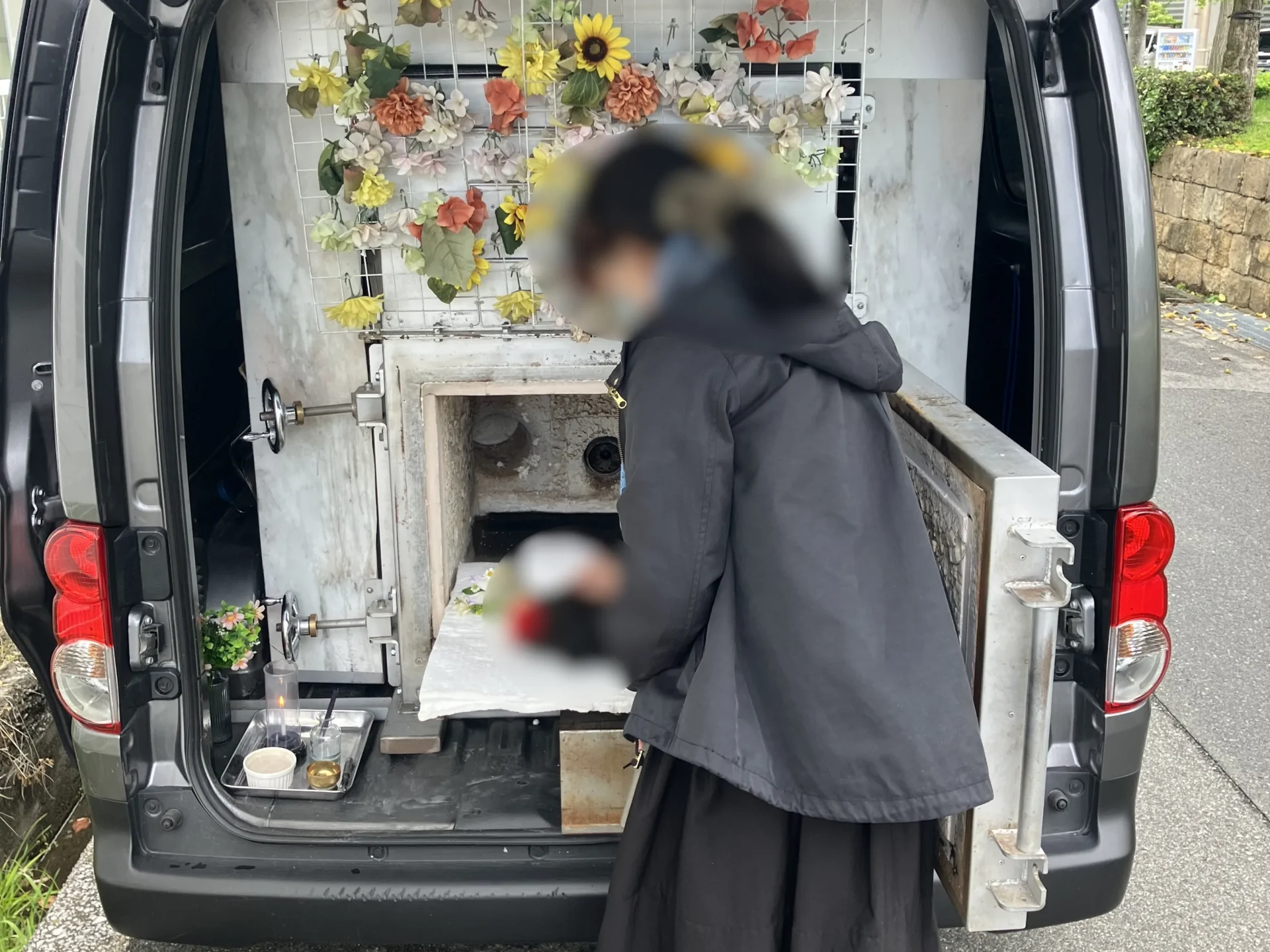 尼崎市でワンちゃんを優しく声をかけながらお見送りしました